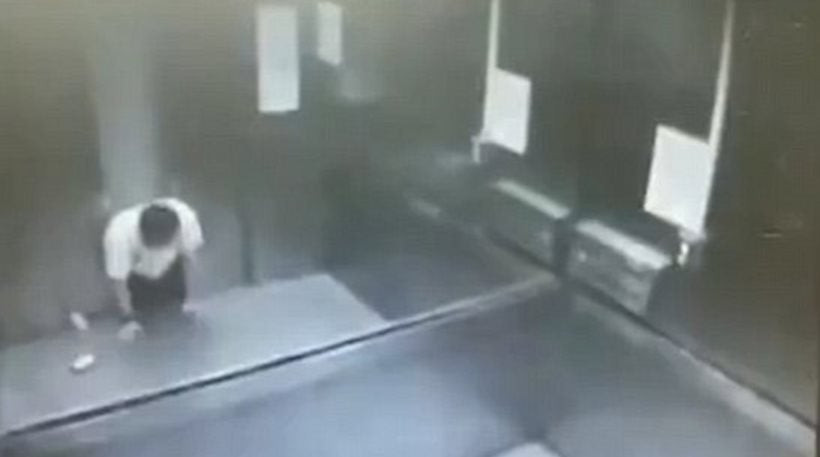 Άντρας παγιδεύεται σε ανελκυστήρα και χάνει τη ζωή του (σκληρό βίντεο)